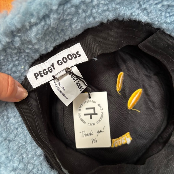 Peggy Goods Gou Blue Sherpa teddy bucket hat smiley face unisex main image 5